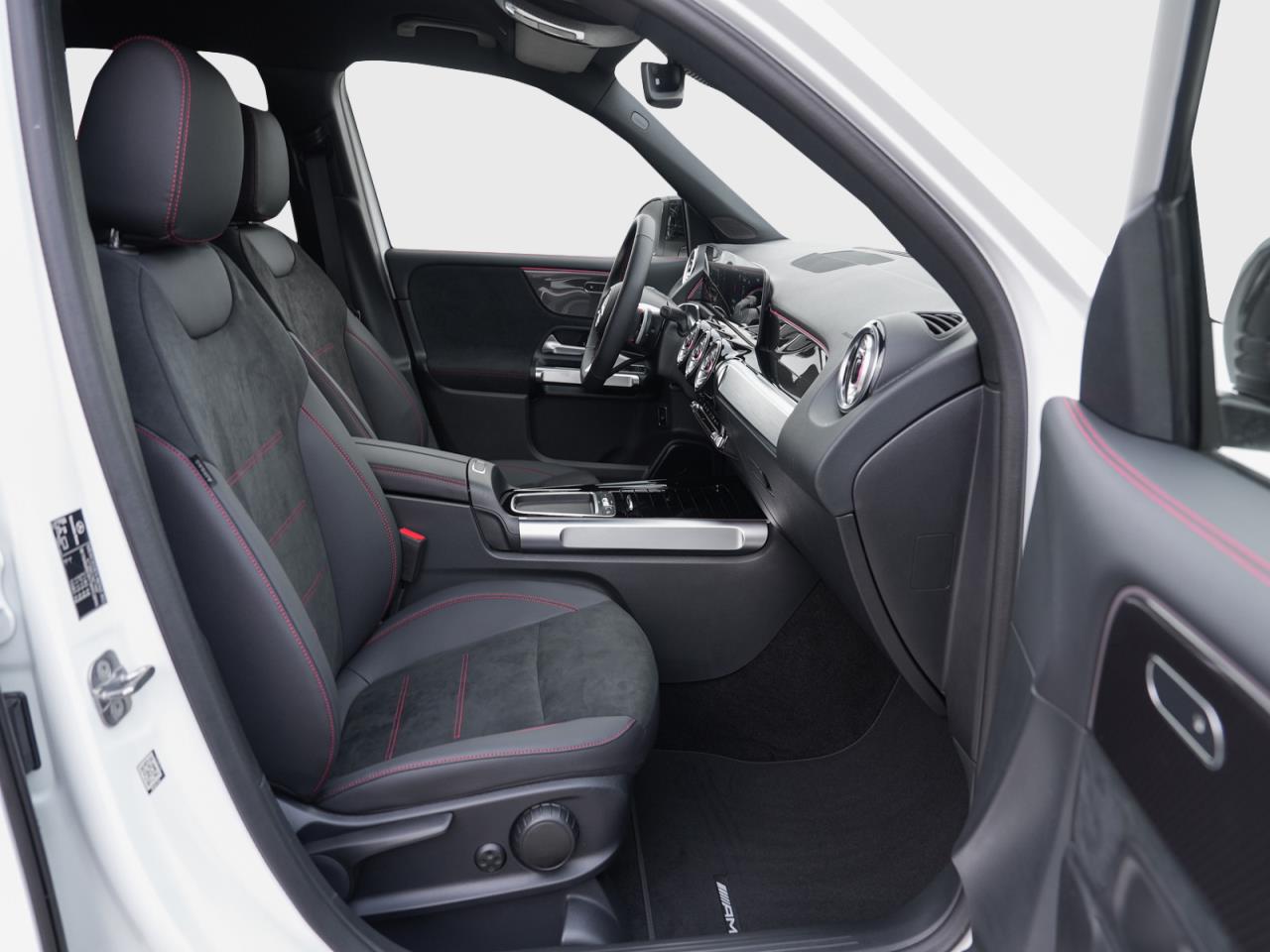 Mercedes-Benz GLB 180 AMG Night Navi Distronic AHK Kamera