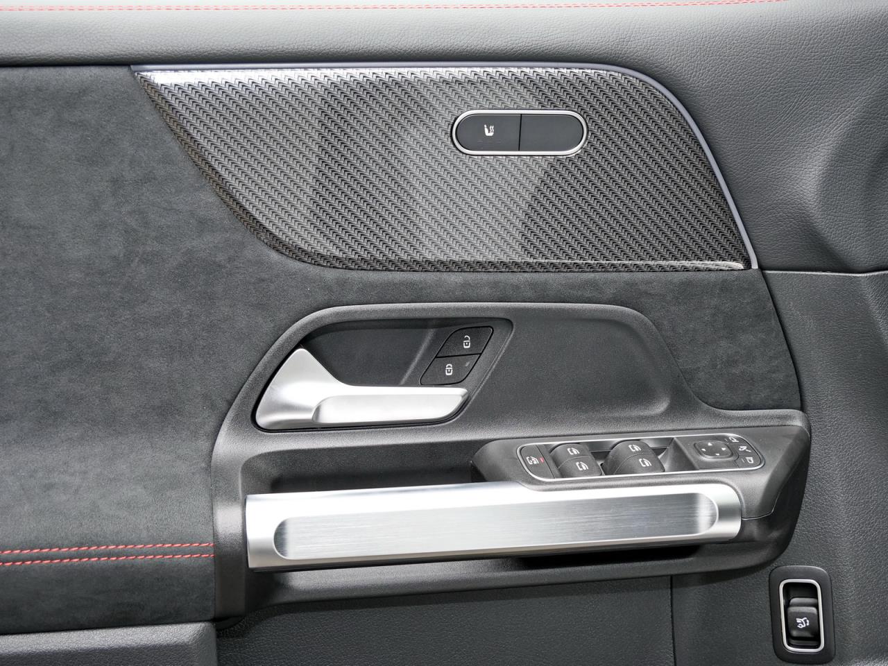 Mercedes-Benz GLB 180 AMG Navi Panorama Kamera AHK NP 59.030