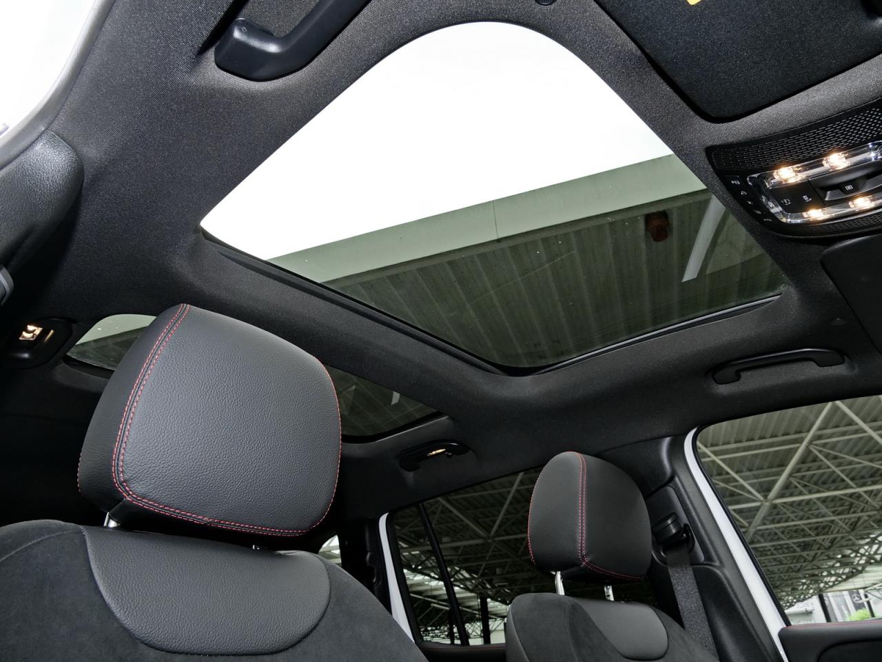Mercedes-Benz GLB 180 AMG Navi Panorama Kamera AHK NP 59.030