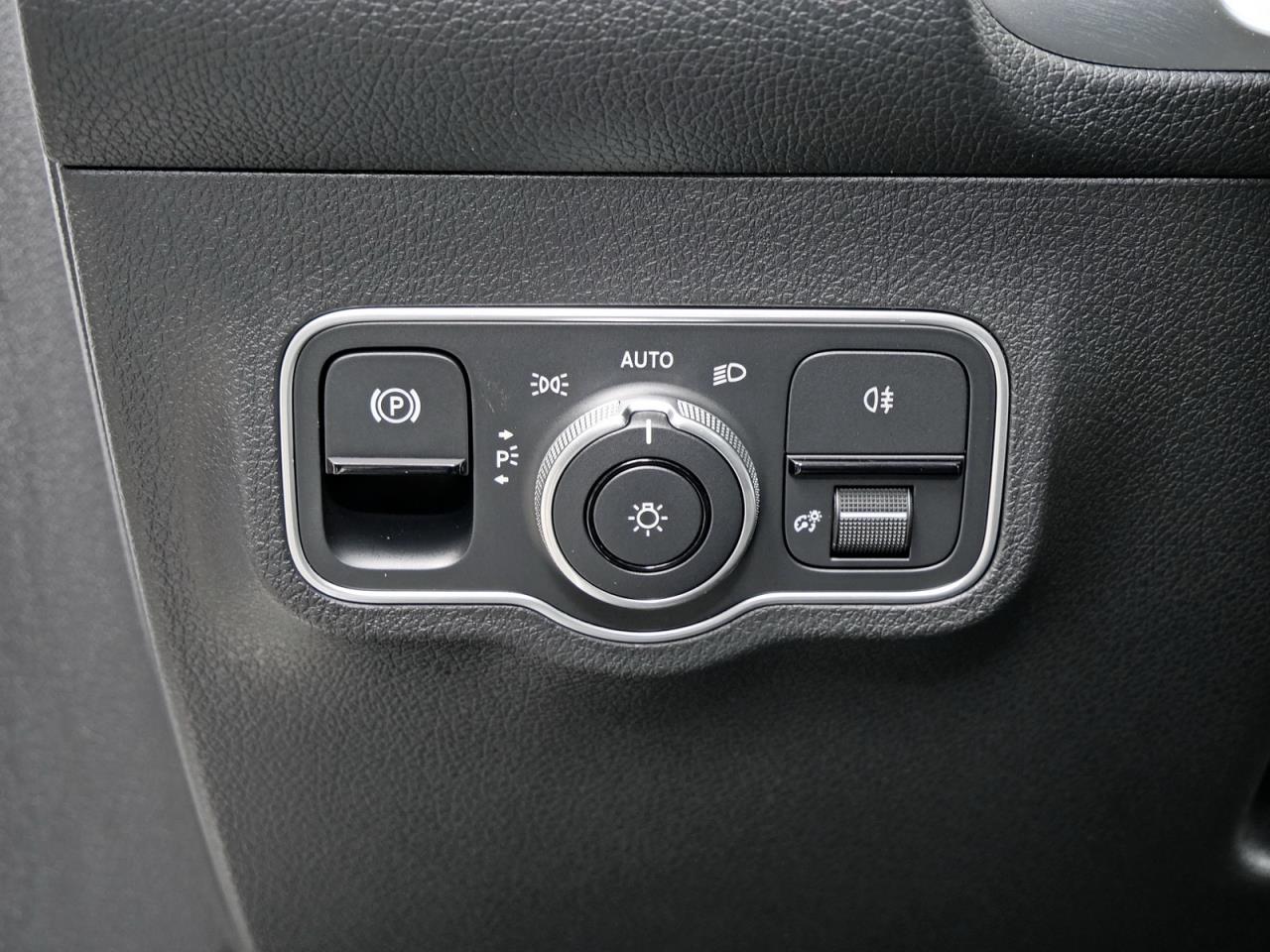 Mercedes-Benz GLB 180 AMG Navi Panorama Kamera AHK NP 59.030