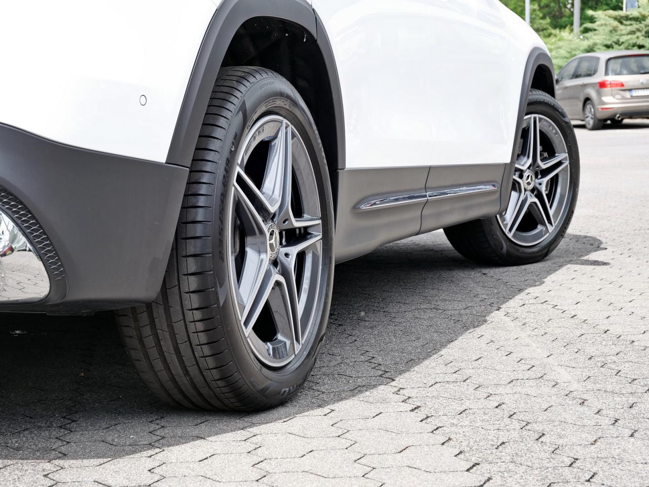 Mercedes-Benz GLB 180 AMG Navi Panorama Kamera AHK NP 59.030