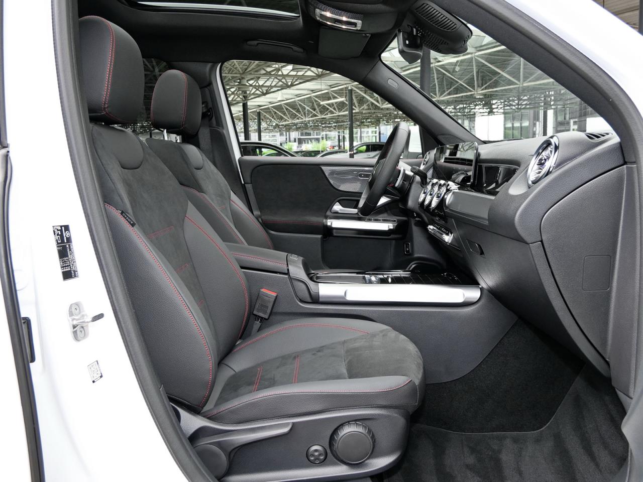 Mercedes-Benz GLB 180 AMG Navi Panorama Kamera AHK NP 59.030