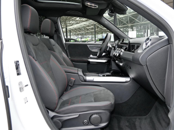 Mercedes-Benz GLB 180 AMG Navi Panorama Kamera AHK NP 59.030