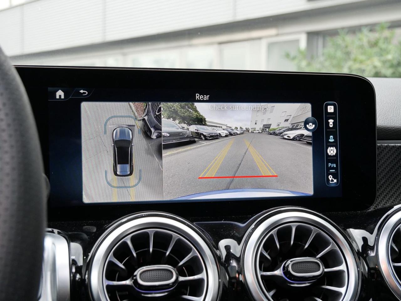 Mercedes-Benz GLB 180 AMG Panorama Memory Head-Up 360?