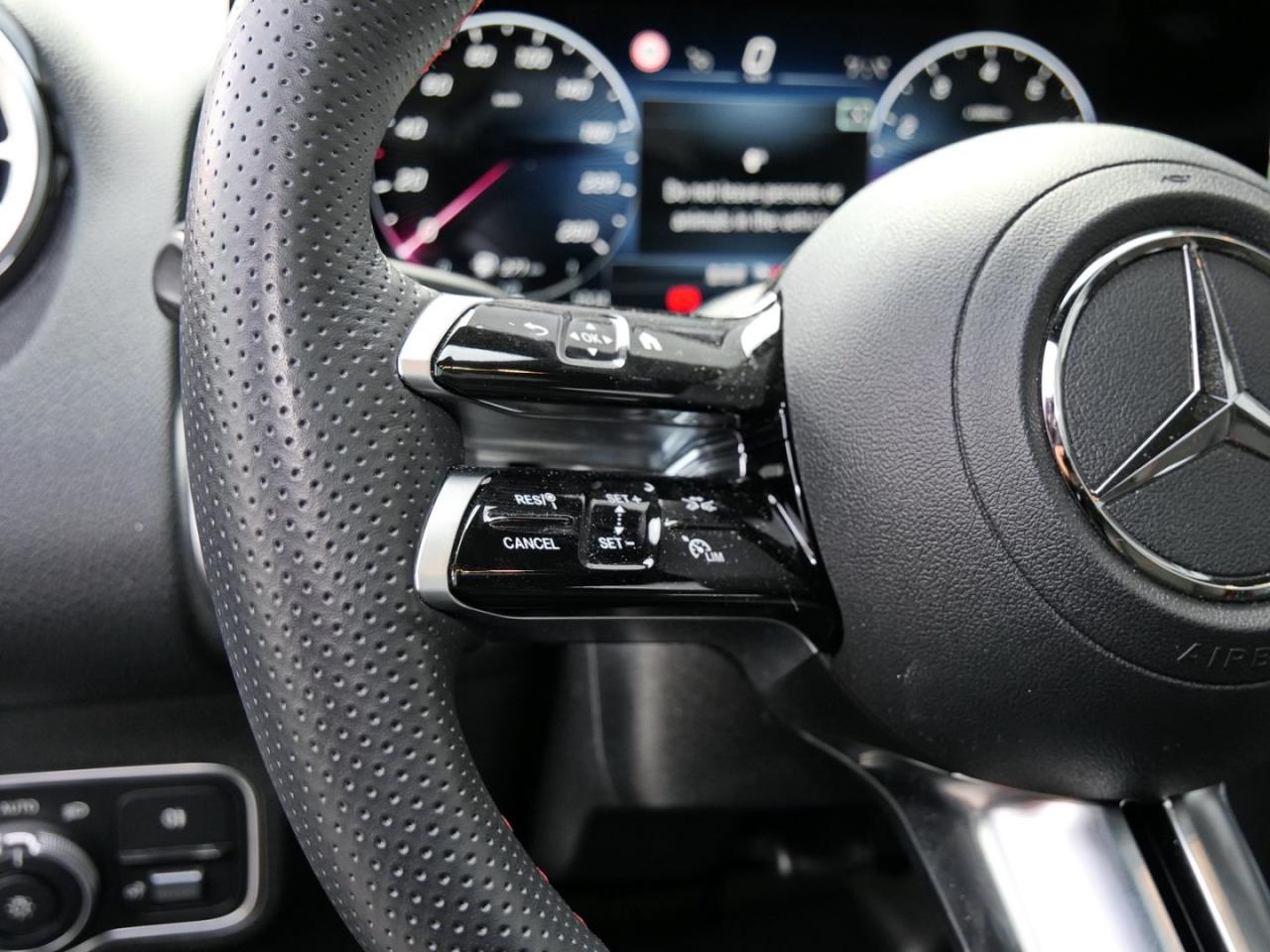 Mercedes-Benz GLB 180 AMG Panorama Memory Head-Up 360°