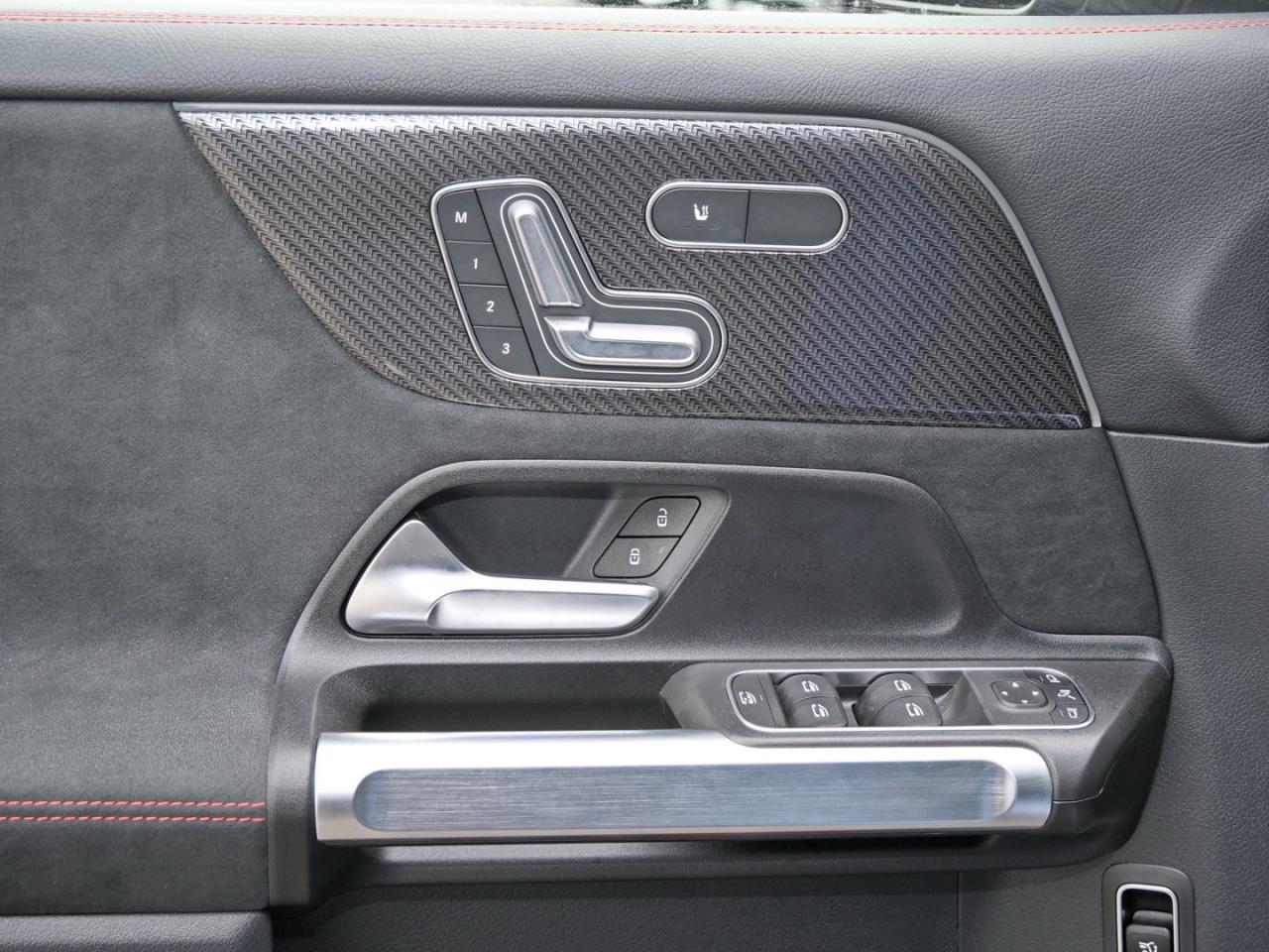 Mercedes-Benz GLB 180 AMG Panorama Memory Head-Up 360?