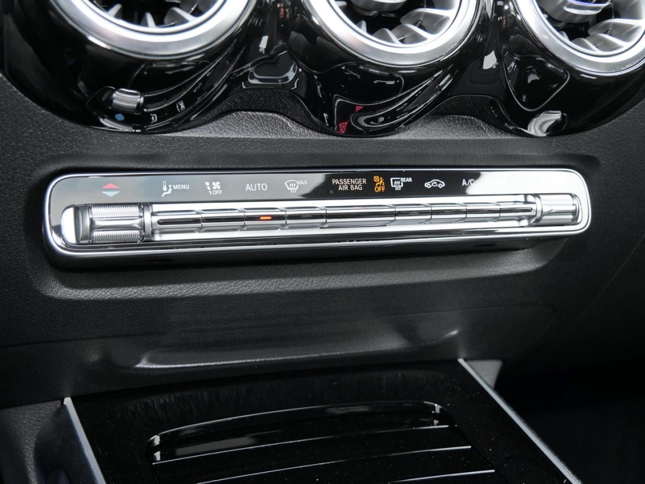 Mercedes-Benz GLB 180 AMG Panorama Memory Head-Up 360?