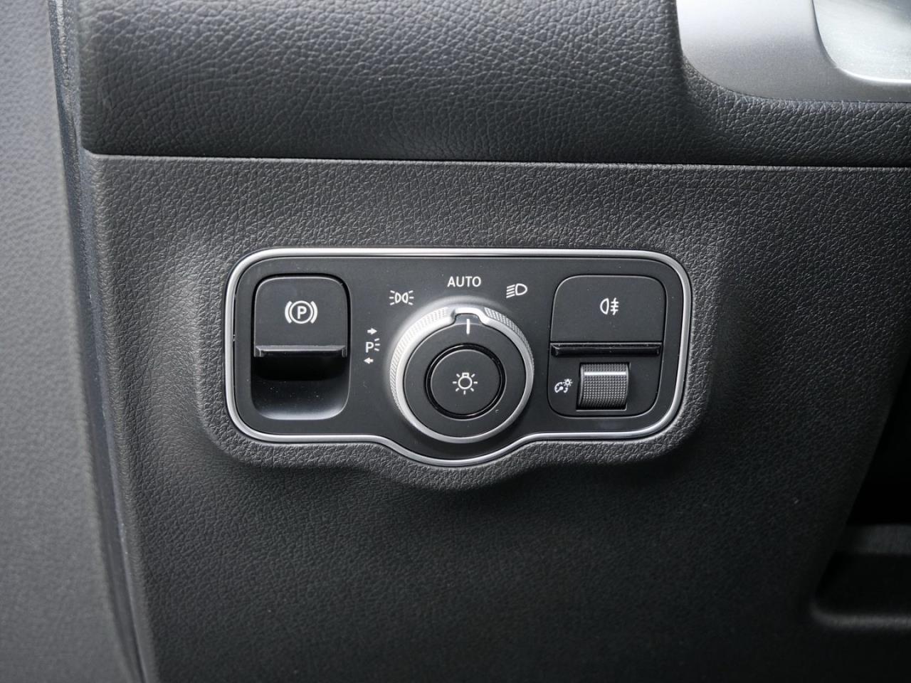 Mercedes-Benz GLB 180 AMG Panorama Memory Head-Up 360?