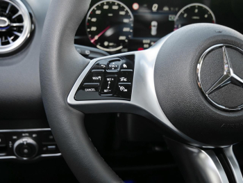 Mercedes-Benz GLB 200 d Progressive Distronic Panorama 360°