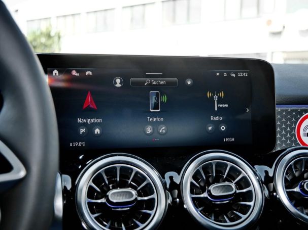 Mercedes-Benz GLB 200 d Progressive Distronic Panorama 360°