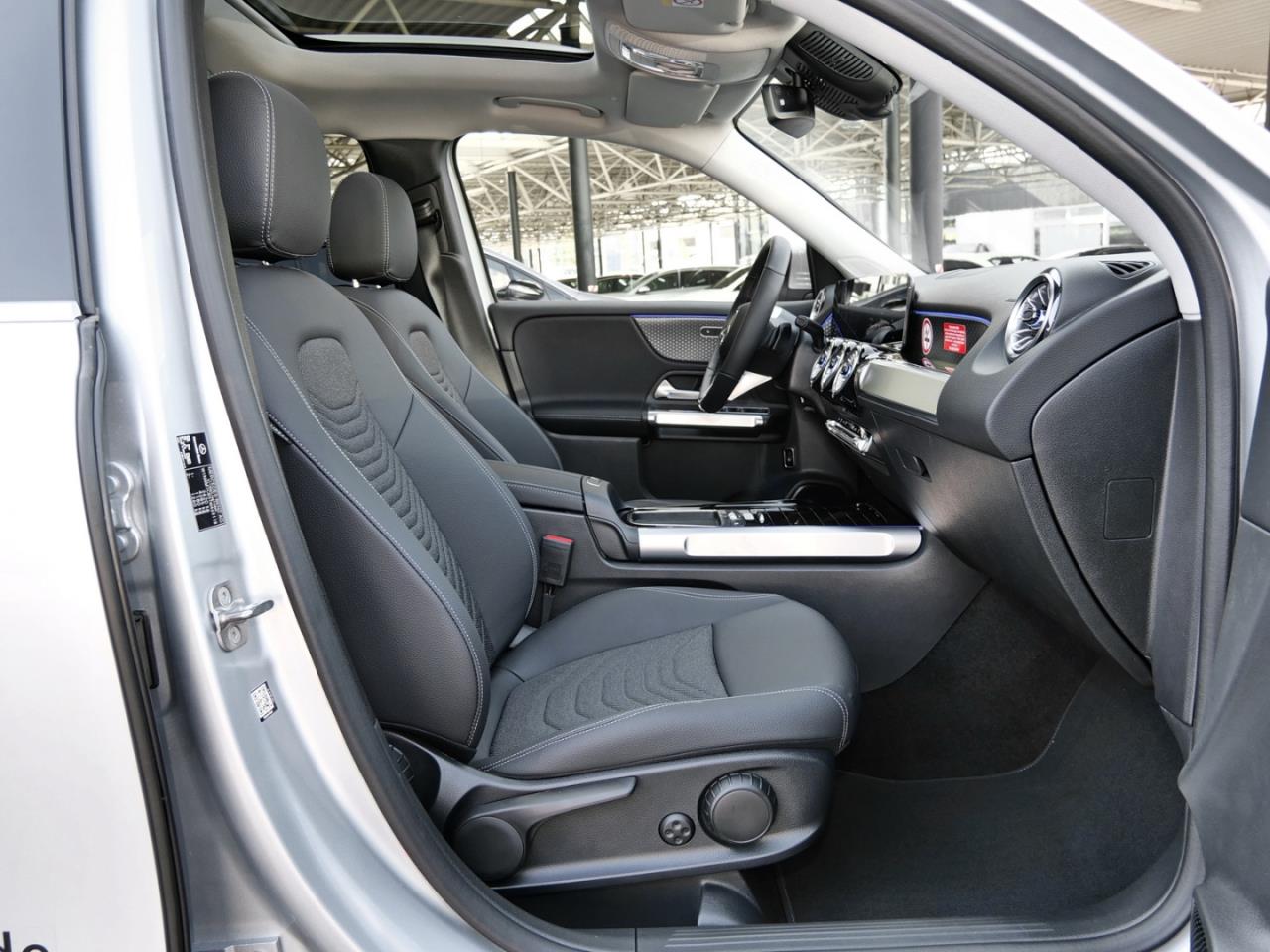 Mercedes-Benz GLB 200 d Progressive Distronic Panorama 360°