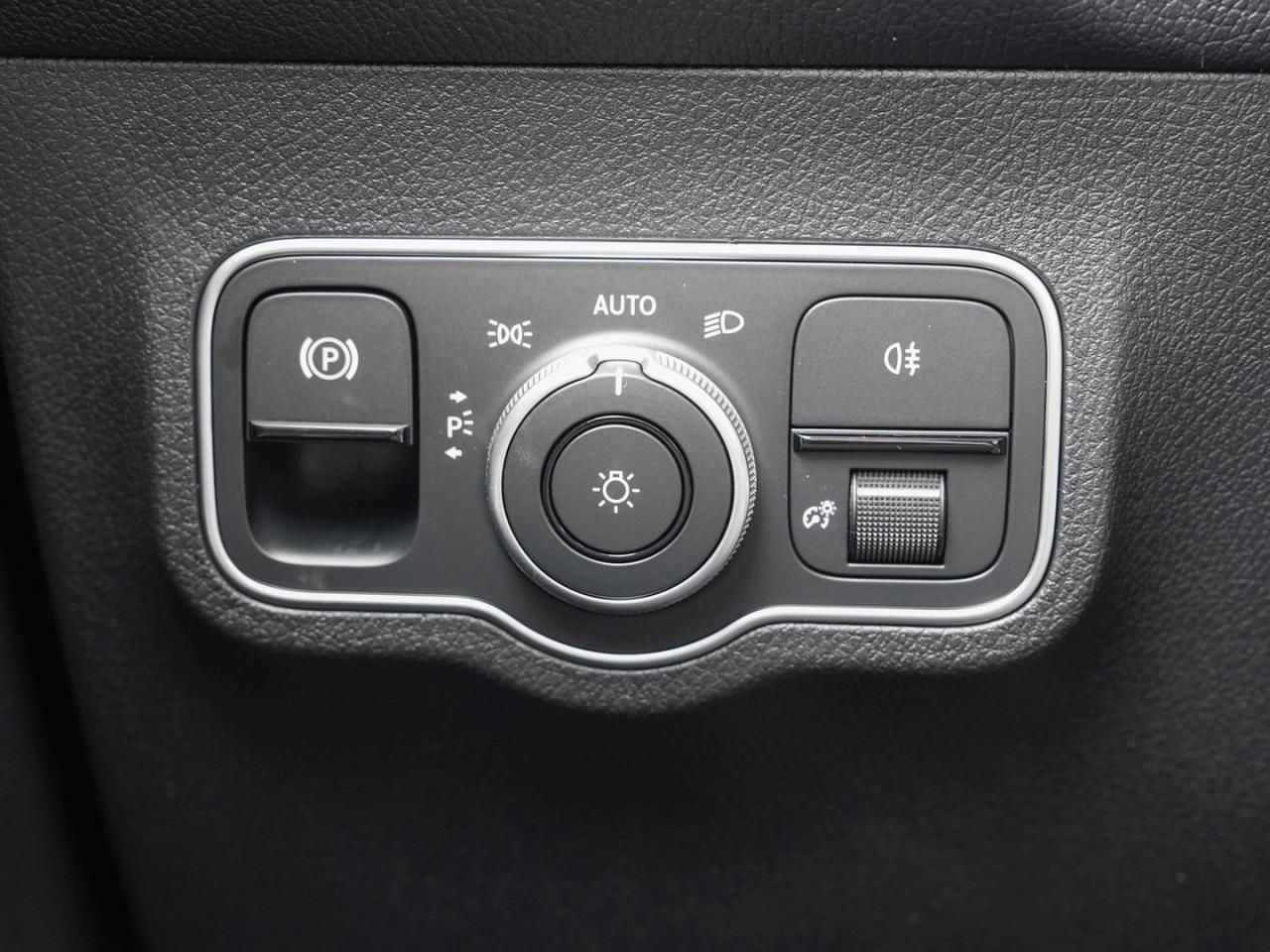 Mercedes-Benz GLB 200 d AMG Night MBUX Navi Kamera EasyPack AHK