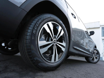 Mercedes-Benz GLB 200 d Progressive Distronic 360° AHK EasyP