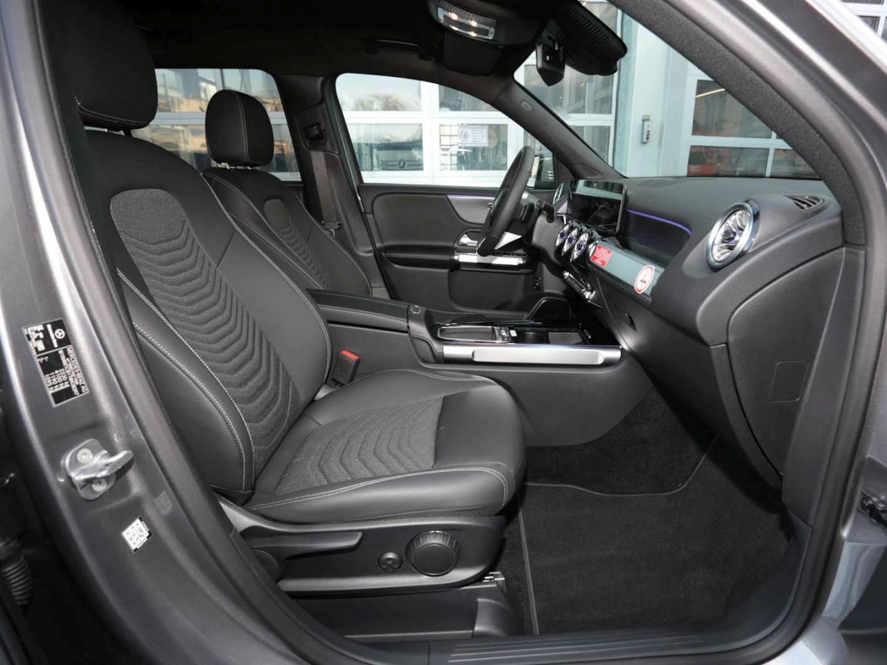 Mercedes-Benz GLB 200 d Progressive Distronic 360° AHK EasyP