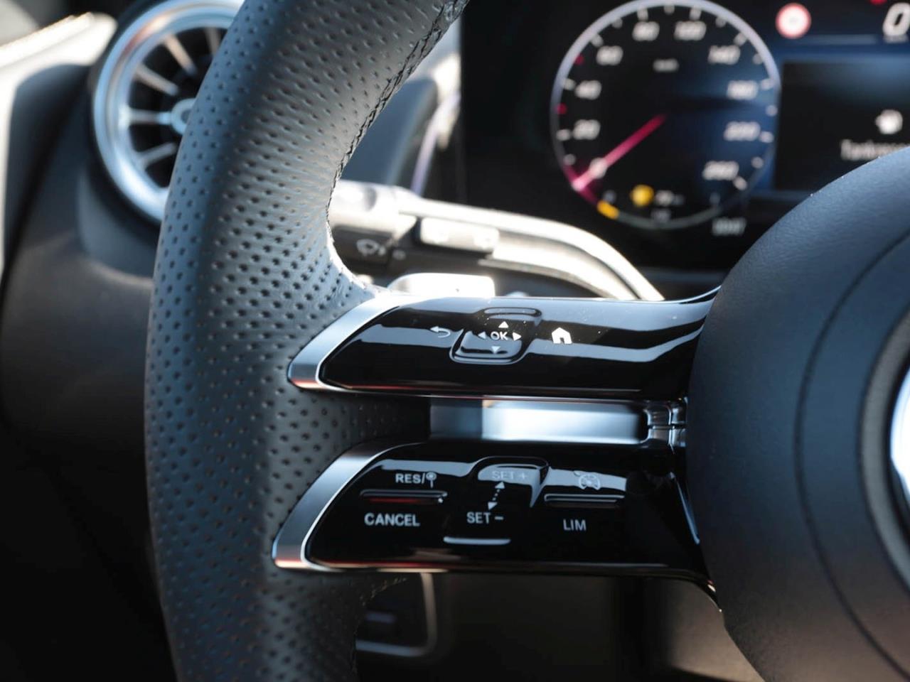 Mercedes-Benz GLB 200 d AMG Night MBUXNavi Easy-Pack AHK 360°