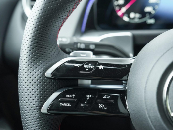 Mercedes-Benz GLB 200 d AMG Distronic Panorama AHK 360? EasyP