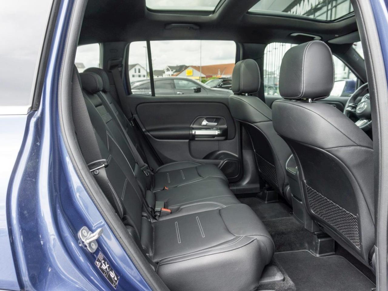 Mercedes-Benz GLB 200 d AMG Distronic Panorama Multibeam 360°