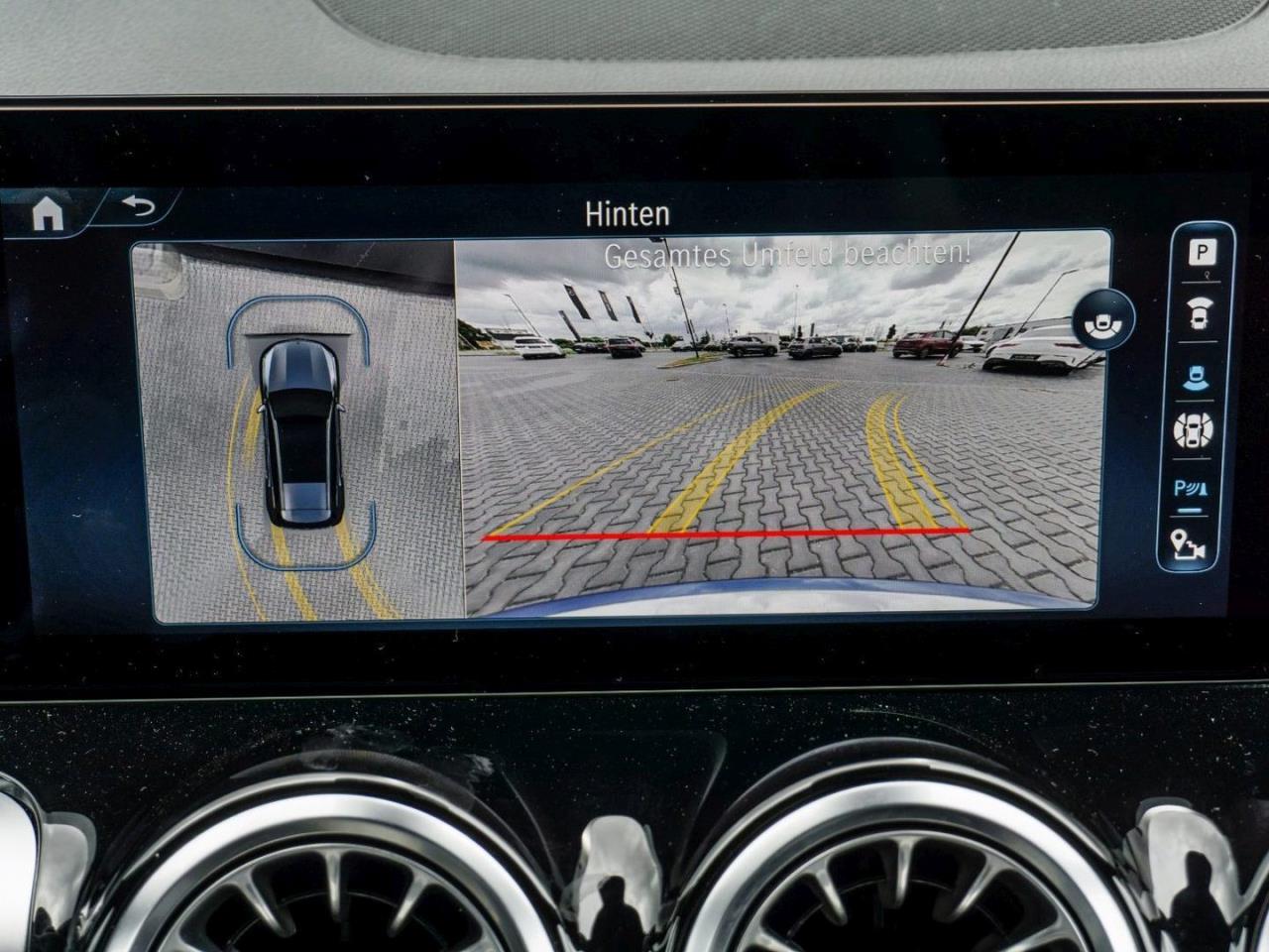 Mercedes-Benz GLB 200 d AMG Distronic Panorama Multibeam 360°