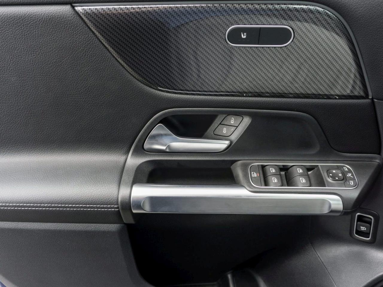 Mercedes-Benz GLB 200 d AMG Distronic Panorama Multibeam 360°