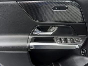 Mercedes-Benz GLB 200 d AMG Distronic Panorama Multibeam 360°