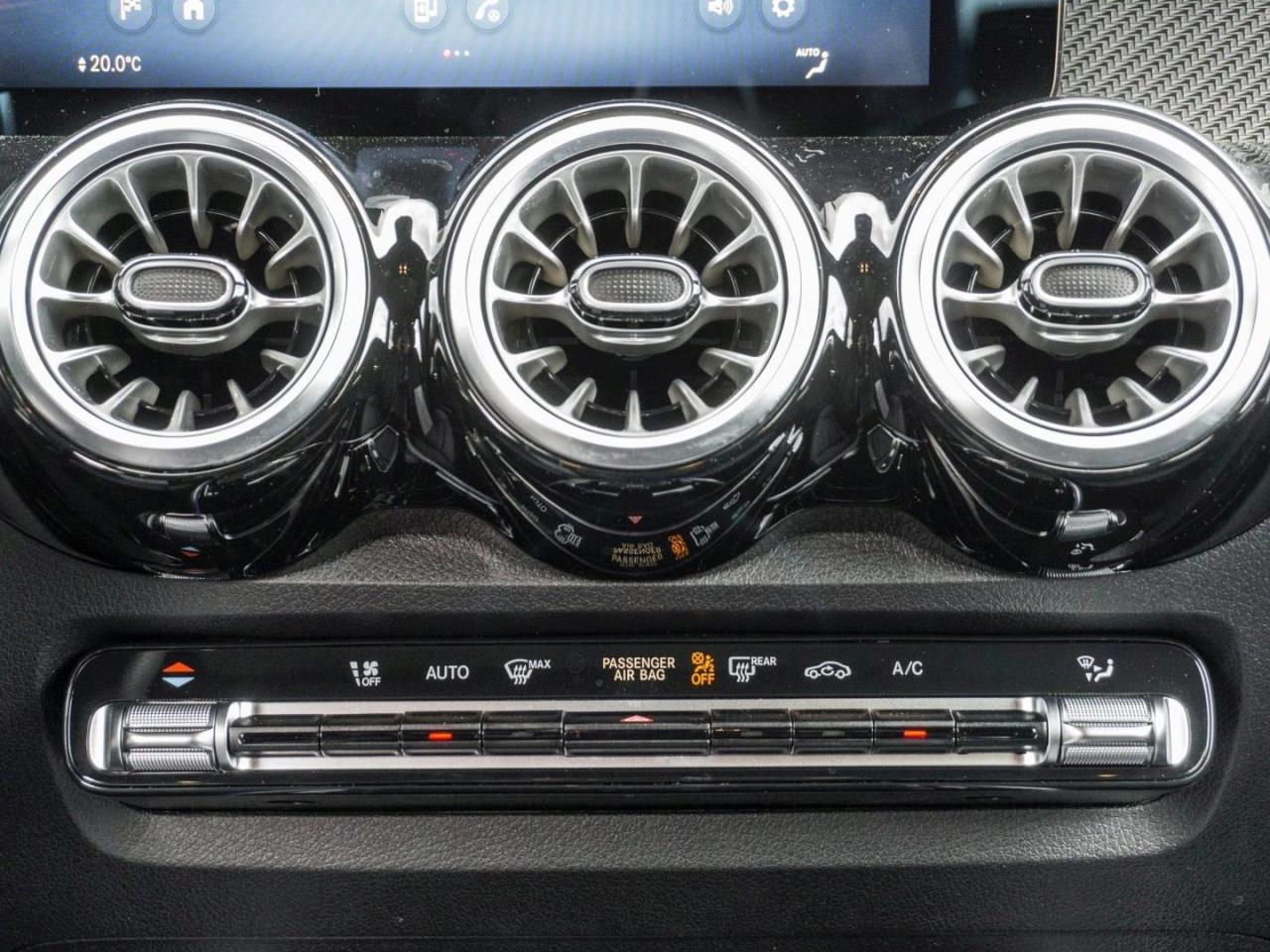 Mercedes-Benz GLB 200 d AMG Distronic Panorama Multibeam 360°