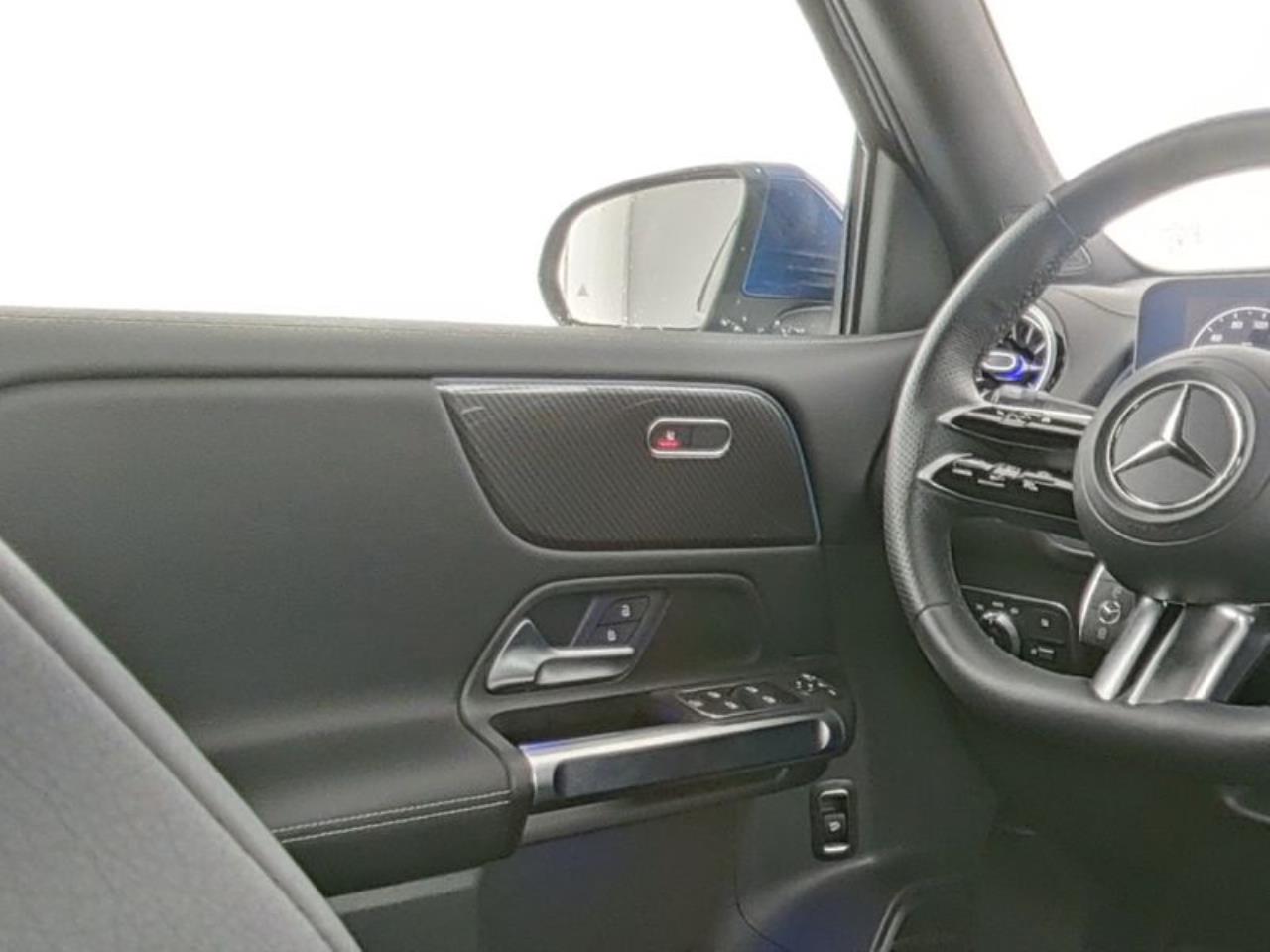 Mercedes-Benz GLB 200 d AMG Distronic Panorama Multibeam 360°