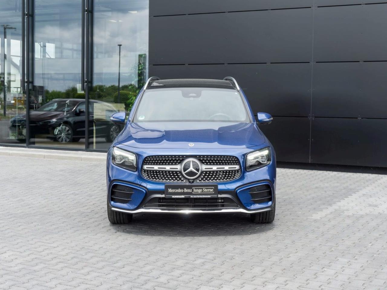 Mercedes-Benz GLB 200 d AMG Distronic Panorama Multibeam 360°