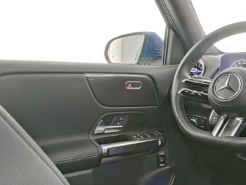 Mercedes-Benz GLB 200 d AMG Distronic Panorama Multibeam 360°