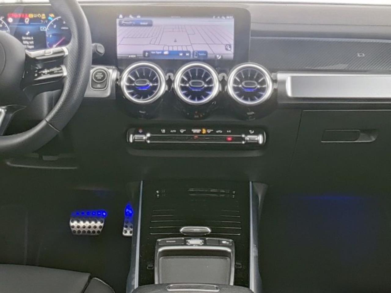 Mercedes-Benz GLB 200 d AMG Distronic Panorama Multibeam 360°