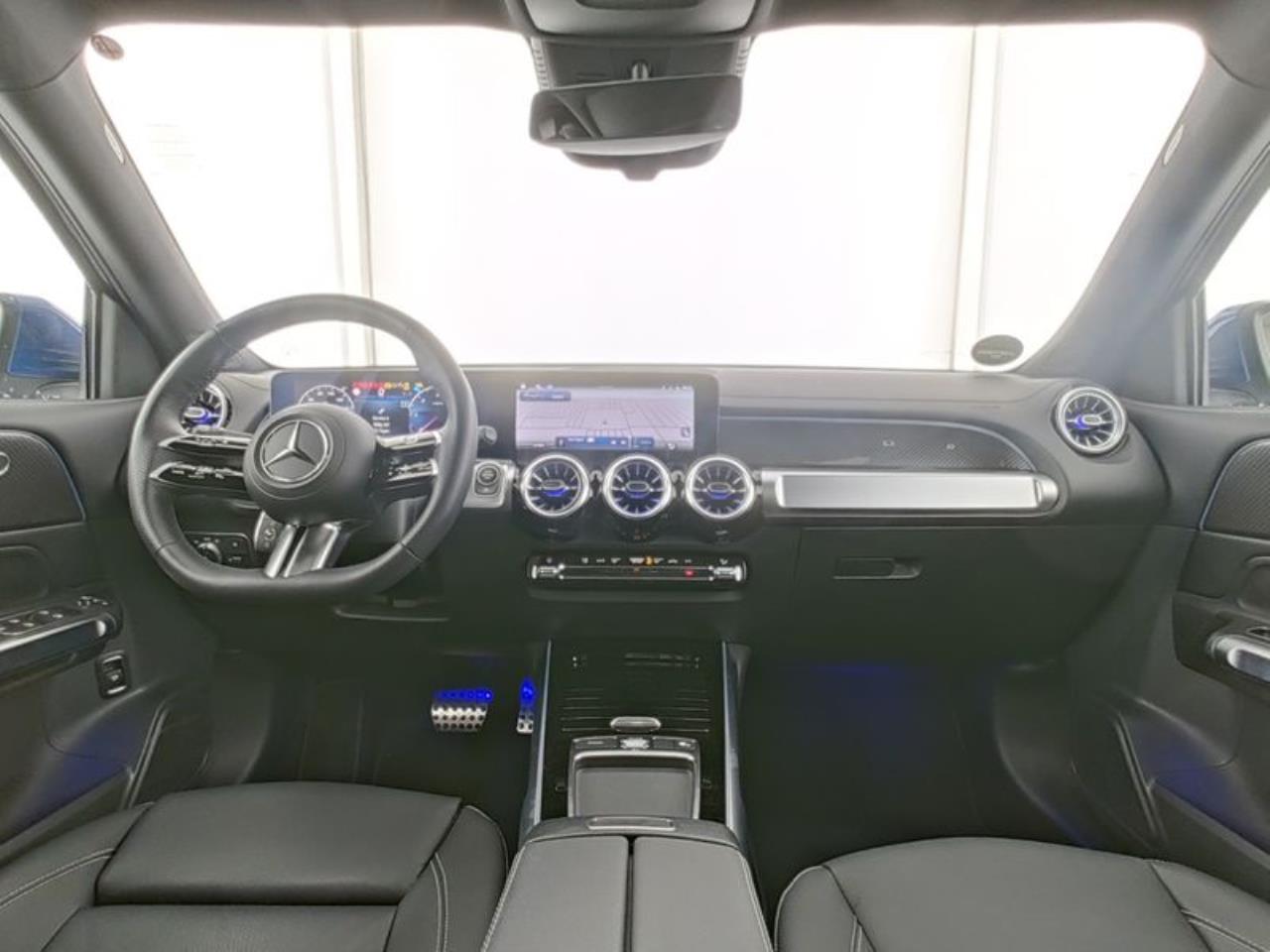 Mercedes-Benz GLB 200 d AMG Distronic Panorama Multibeam 360°