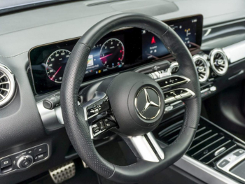 Mercedes-Benz GLB 200 d AMG Distronic Panorama Multibeam 360°