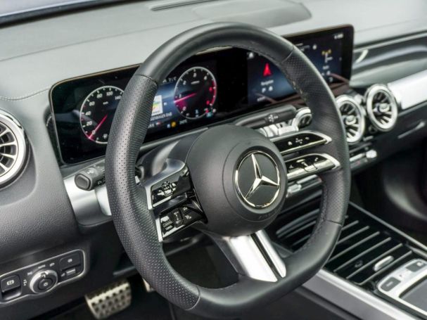Mercedes-Benz GLB 200 d AMG Distronic Panorama Multibeam 360°