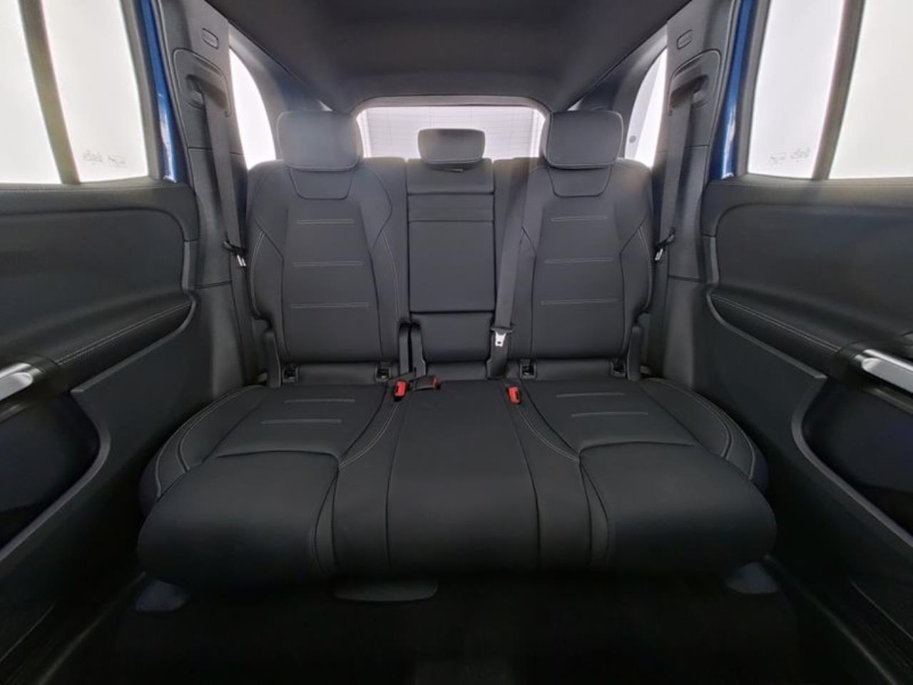 Mercedes-Benz GLB 200 d AMG Distronic Panorama Multibeam 360°