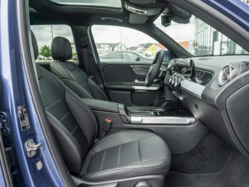 Mercedes-Benz GLB 200 d AMG Distronic Panorama Multibeam 360°