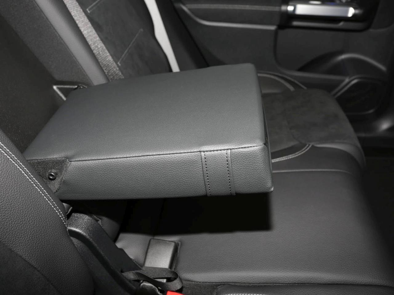 Mercedes-Benz GLB 200 AMG Night 360° AHK Easy Pack 7-Sitzer