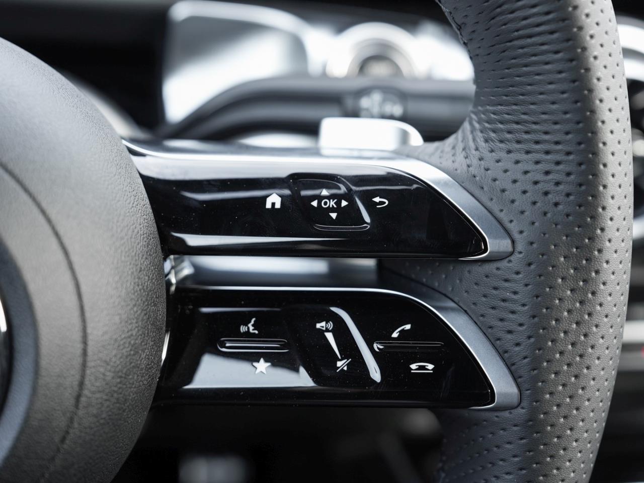 Mercedes-Benz GLB 200 AMG Night Panorama 360°EasyPack AHK 7-Si