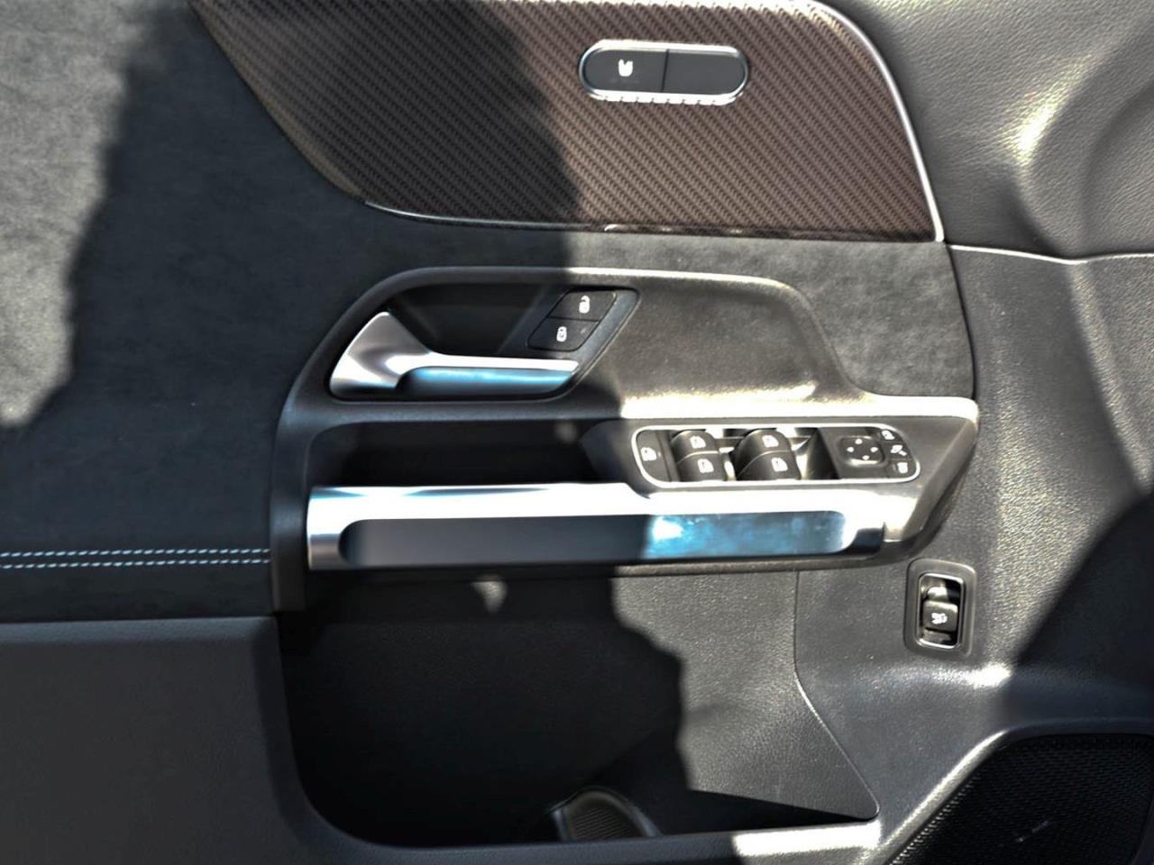 Mercedes-Benz GLB 200 AMG Night Panorama Easy-Pack 360° AHK