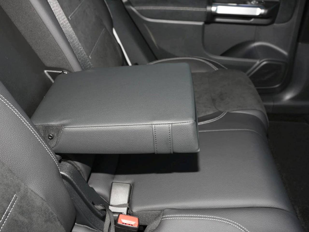 Mercedes-Benz GLB 200 AMG Night Panorama Easy-Pack 360° AHK