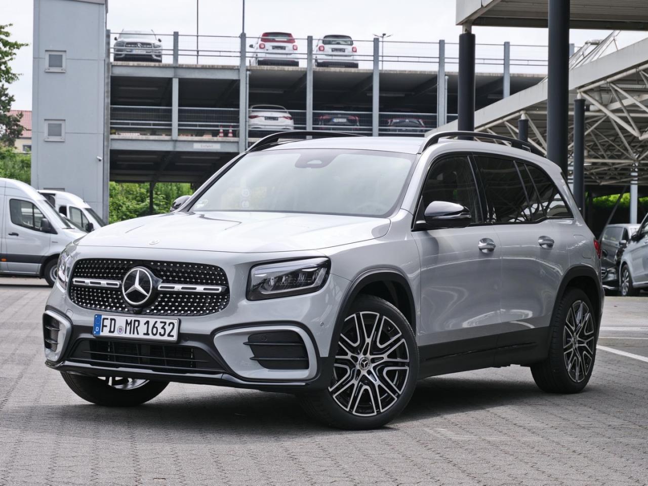 Mercedes-Benz GLB 200 AMG Night Panorama Distronic 360° AHK