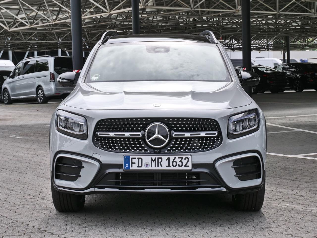 Mercedes-Benz GLB 200 AMG Night Panorama Distronic 360° AHK
