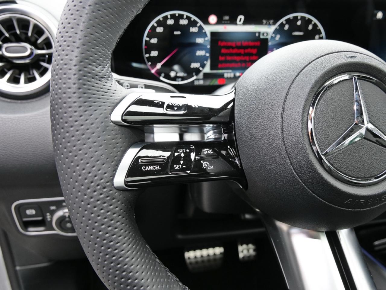 Mercedes-Benz GLB 200 AMG Night Panorama Distronic 360° AHK