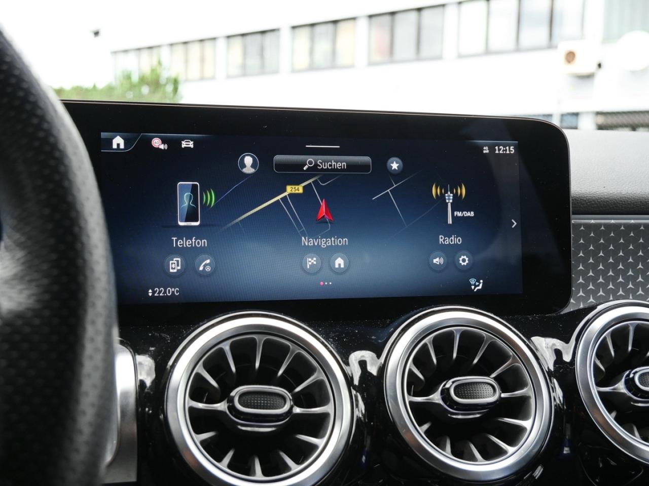 Mercedes-Benz GLB 200 AMG Distronic Easy-Pack 360? AHK
