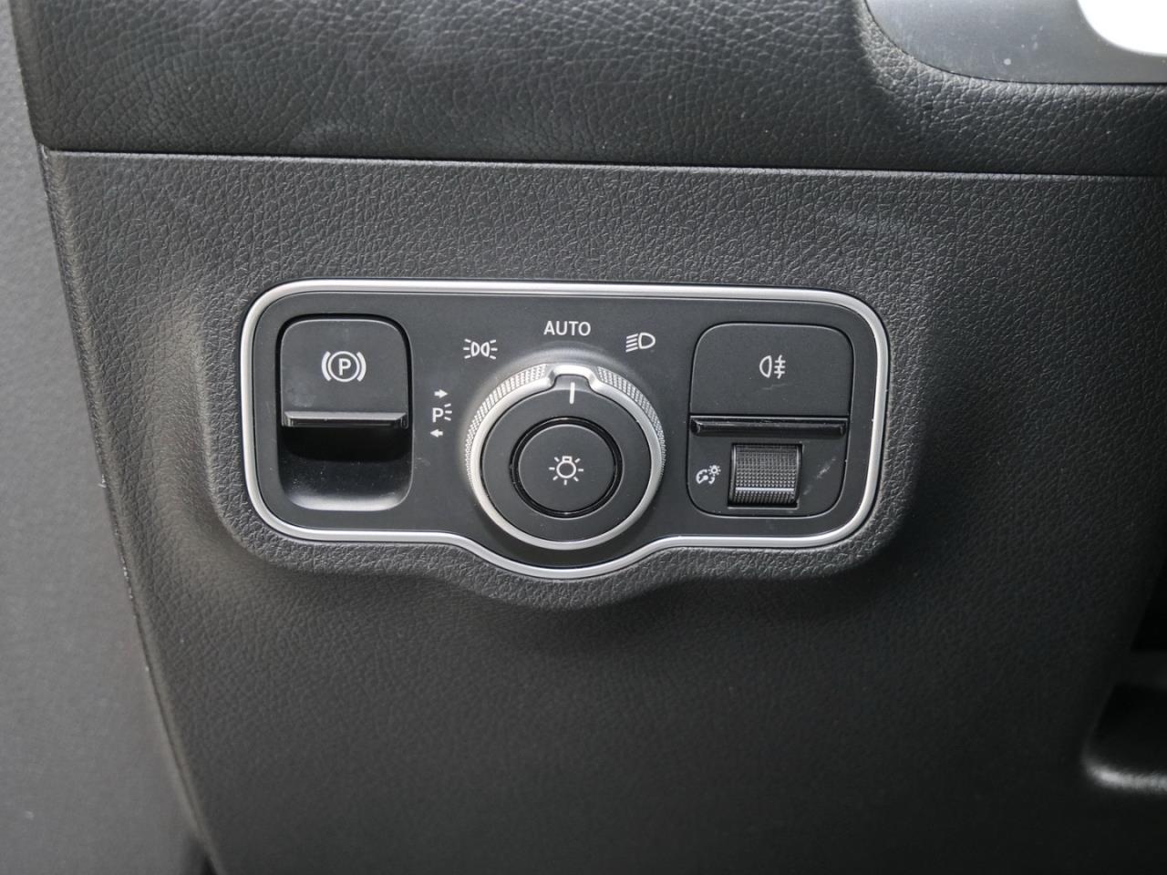 Mercedes-Benz GLB 200 AMG Distronic Easy-Pack 360° AHK