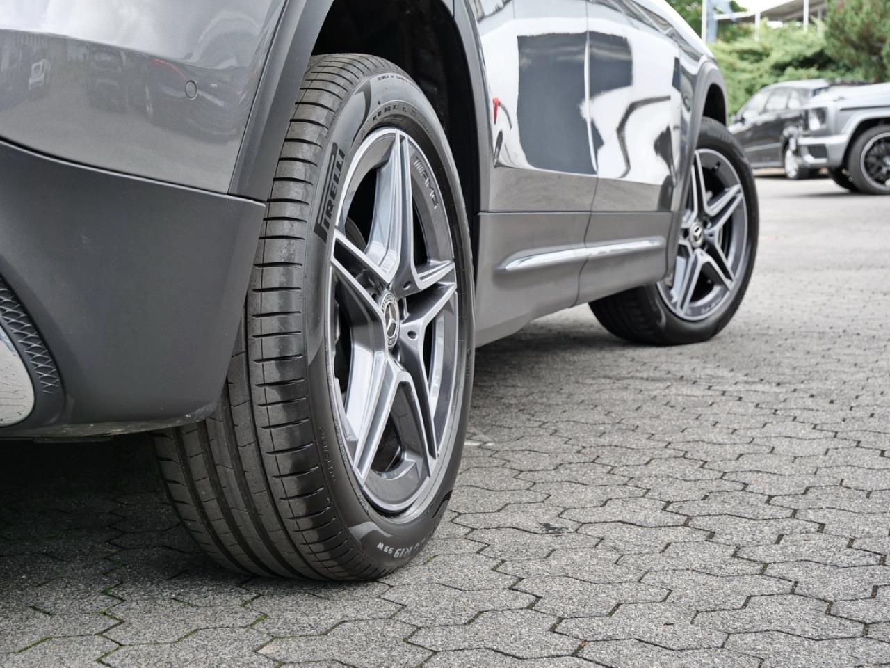 Mercedes-Benz GLB 200 AMG Distronic Easy-Pack 360? AHK