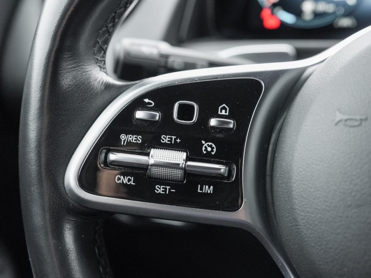 Mercedes-Benz GLB 200 MBUX-Navi Parktronic Sound Klima SpurA