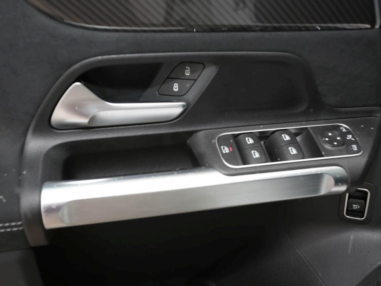 Mercedes-Benz GLB 200 AMG Night Panorama 360° AHK 7-Sitzer