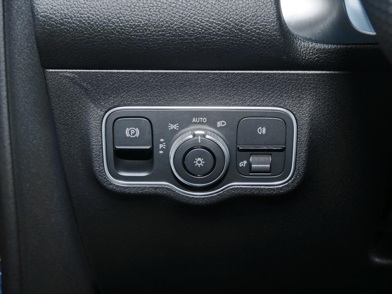 Mercedes-Benz GLB 200 AMG Night Distronic AHK Kamera Totwinkel