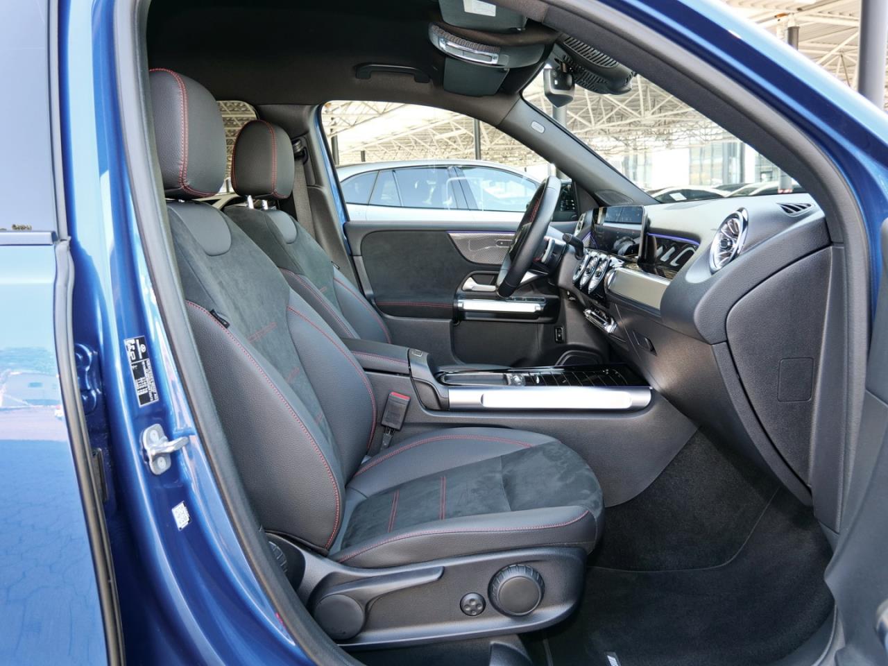 Mercedes-Benz GLB 200 AMG Night Distronic AHK Kamera Totwinkel