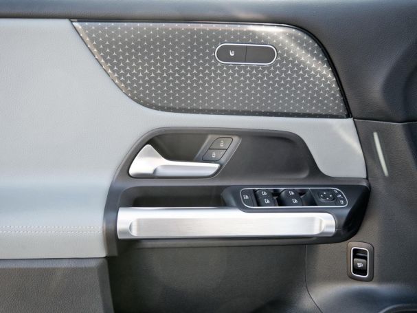 Mercedes-Benz GLB 250 4M Progressive Panorama Kamera Easy-Pack