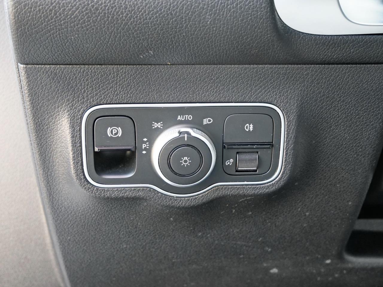 Mercedes-Benz GLB 250 4M Progressive Panorama Kamera Easy-Pack